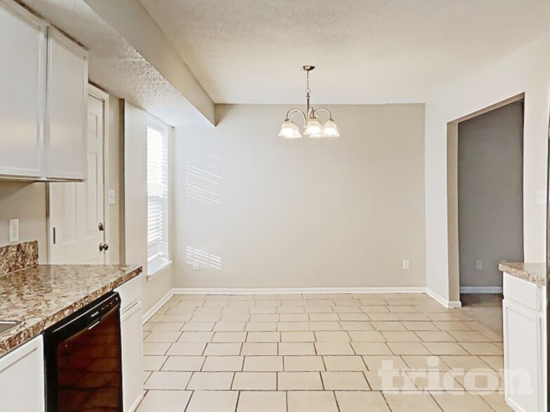 Building Photo - 7043 Red Bud Cir
