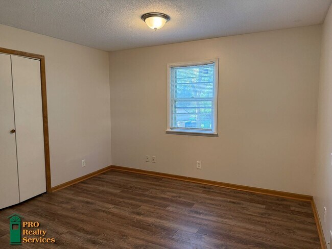 Building Photo - 4 Bedroom Home **Half off August Rent with...