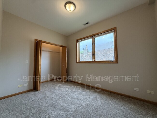 Building Photo - 2731 W Congress Pkwy