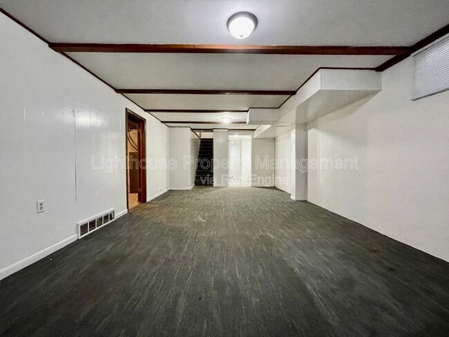 Building Photo - 1348 Carriage Hill Dr SE