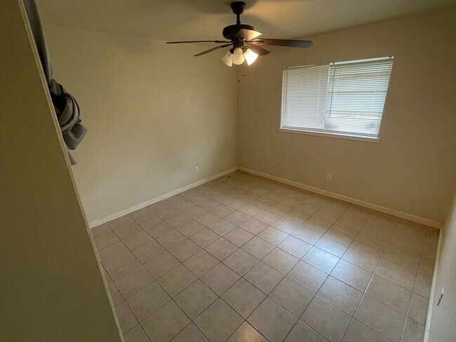 Building Photo - Beautiful 3 Bedroom 2 Bathroom in Plano!
