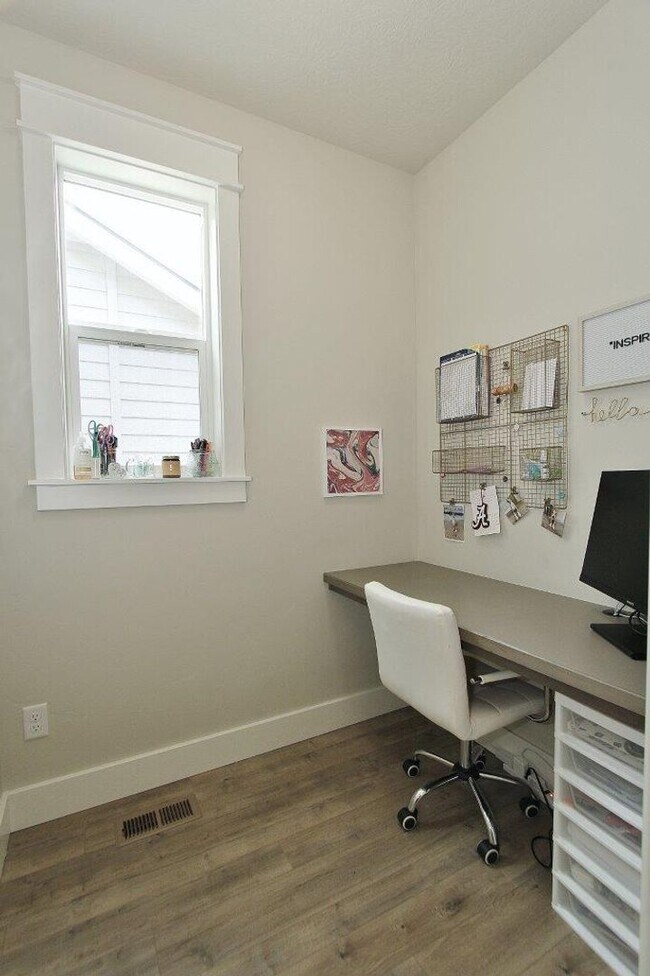Building Photo - Lovely 4 bed 2 1/2 bath Home in Meridian, Available first week of July