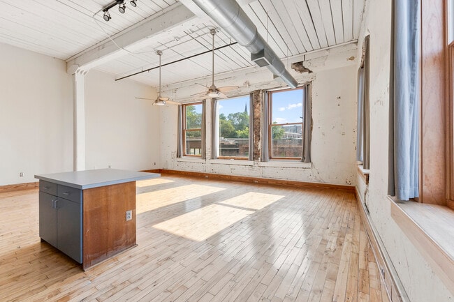 Building Photo - Emporium Lofts