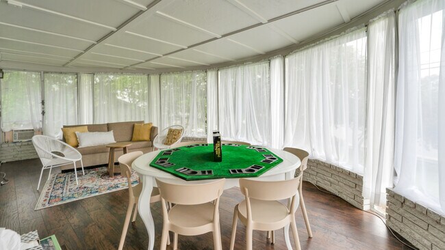 Building Photo - 2134 Bandera Rd