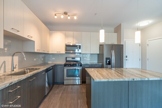 Building Photo - 18w070 Royce Blvd