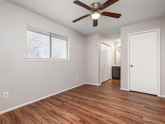 Building Photo - 706 Rollingway Dr