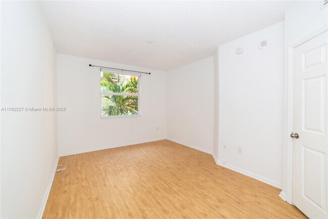 Building Photo - 17150 N Bay Rd