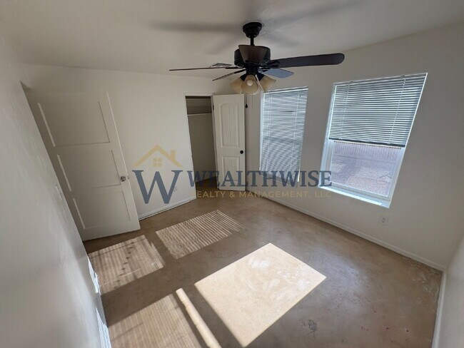 Building Photo - Freshly Remodeled 4 Bedroom 2 Bath Home for Rent 216 E Waverly St, Tucson, AZ 85705 $2400/ Month