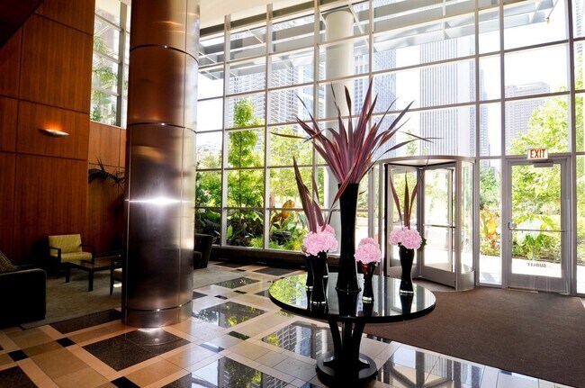 Building Photo - 201 N Westshore Dr