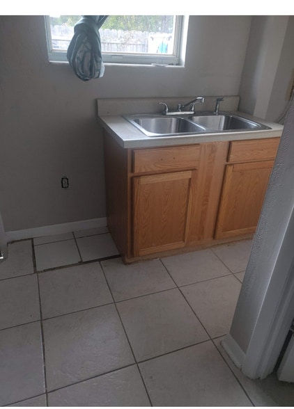 Building Photo - 137 Grace St