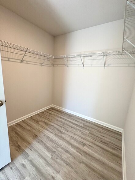 Building Photo - 293 Cades Ct