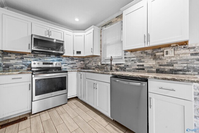 Building Photo - 805 W Arbor Dr NW