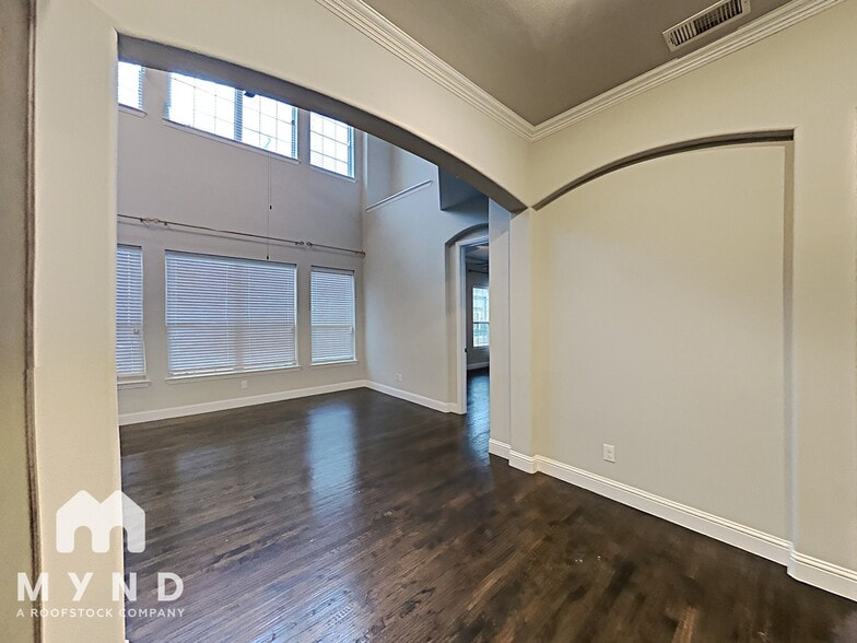 Building Photo - 868 Dartford Dr
