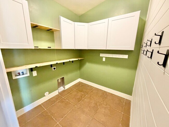 Building Photo - 151 Gold Bullion Way