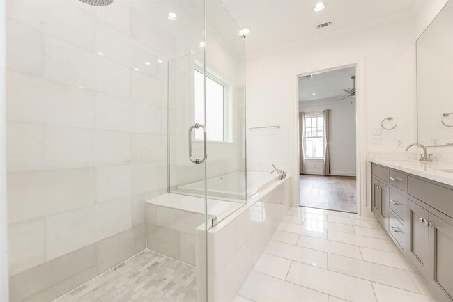 Building Photo - 7518 Viano Ln