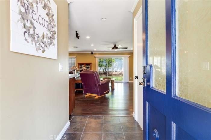 Building Photo - 1049 El Mirador Dr