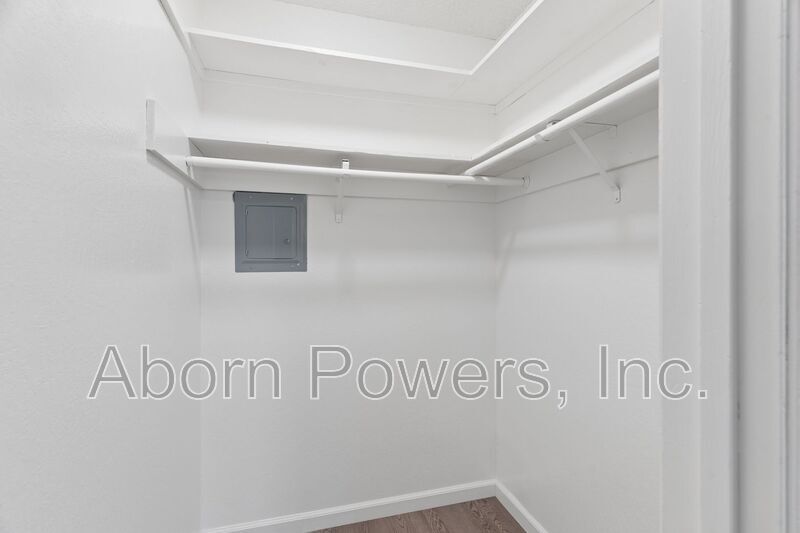 Building Photo - 2807-2813 Manor Dr