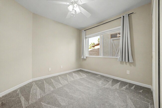 Building Photo - 1056 W Pecos Ave