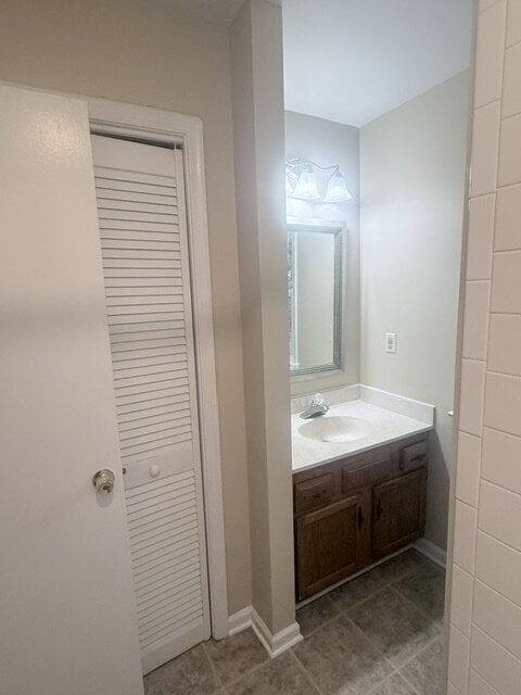 Building Photo - Spacious Cape in Woodlake Available Immediately