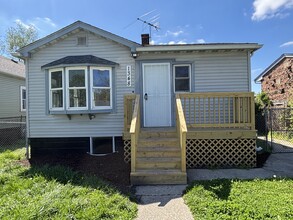 Building Photo - 1348 Waite St