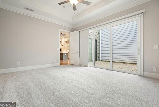 Building Photo - 123 Village Green Ave