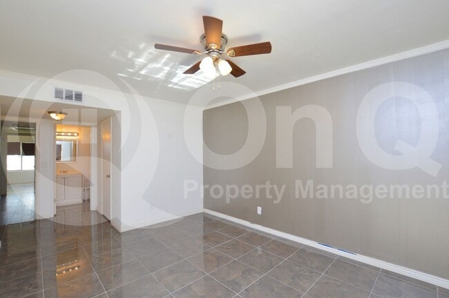 Building Photo - 2331 W Carson Dr