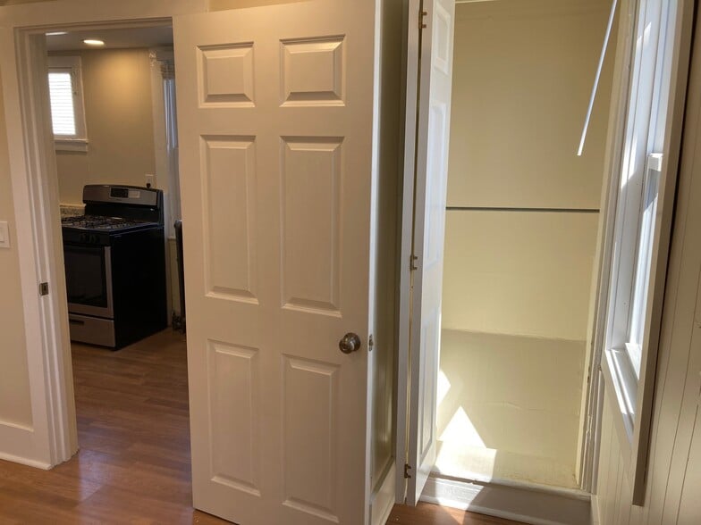 Building Photo - 64 Gray St