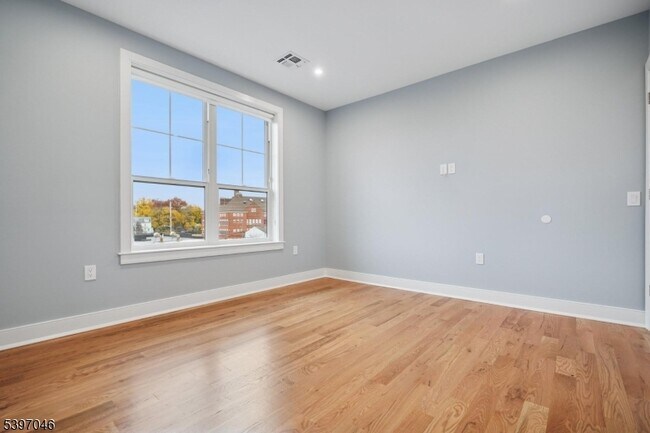 Building Photo - 106 Montgomery St