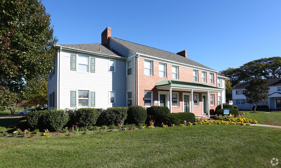 Sterling Oaks Apartments 124 W Little Creek Rd Norfolk VA 23505