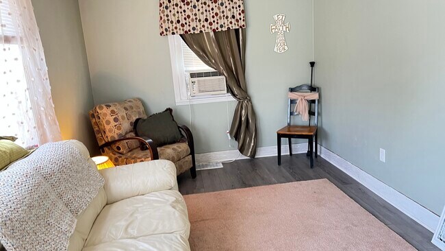 Building Photo - 305 Shelby St