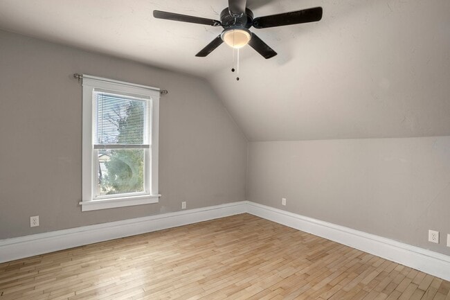 Building Photo - 3 Bedroom Fond Du Lac House