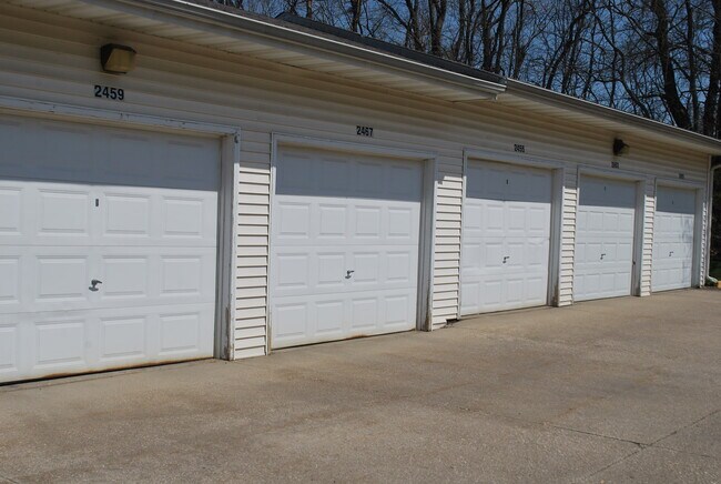 Building Photo - 2463 Patricia Dr
