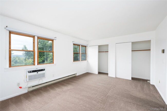 Building Photo - 14 Brewster Woods Dr