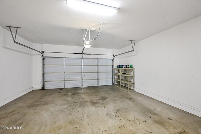 Building Photo - 1909 E Oxford Ln