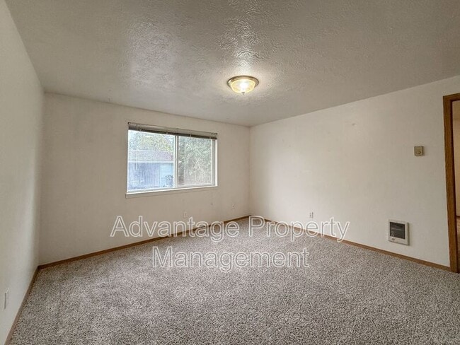 Building Photo - 240 S Monmouth Ave