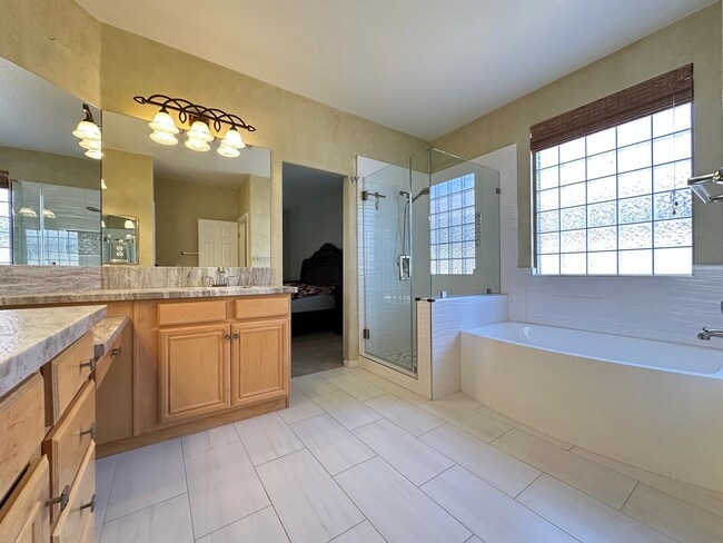 Building Photo - Glenhaven At Southern Highlands