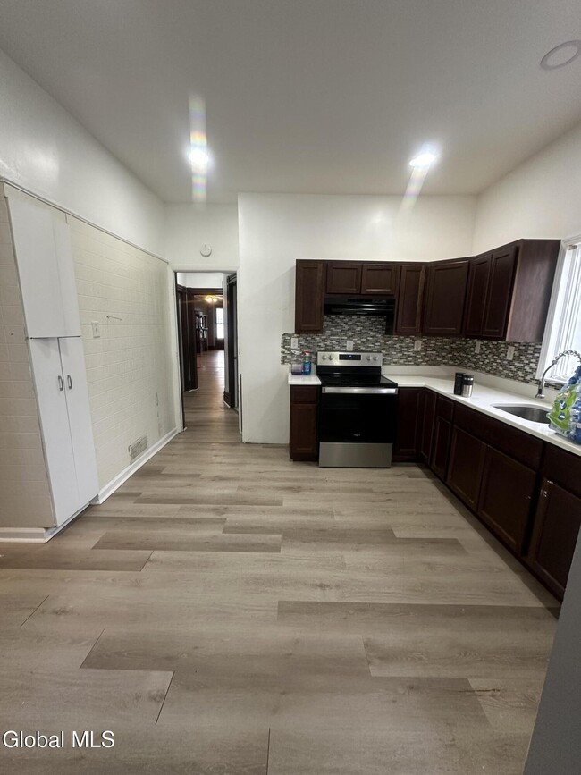 Building Photo - 224 5th Ave