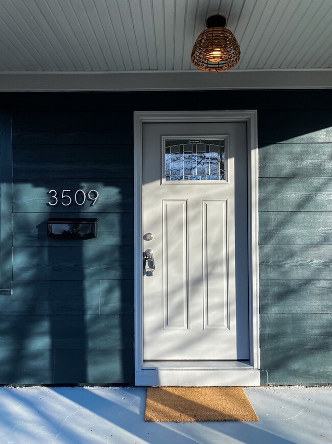 Building Photo - 3509 E 4th St