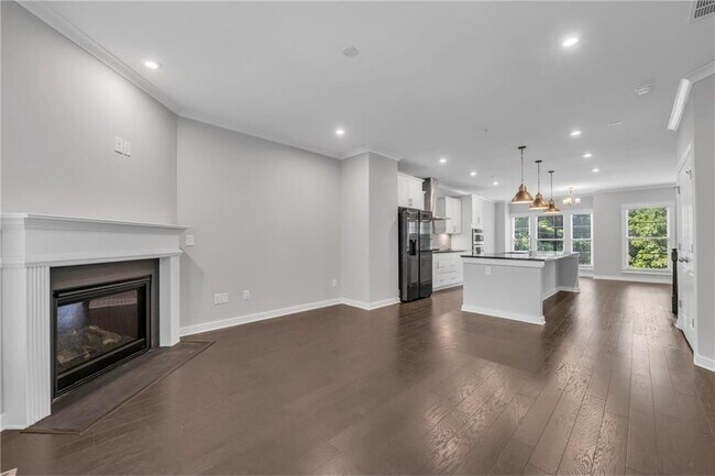 Building Photo - 552 Ember Ln NW