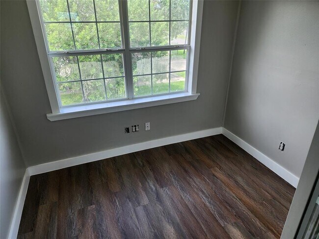 Building Photo - 1010 22nd St