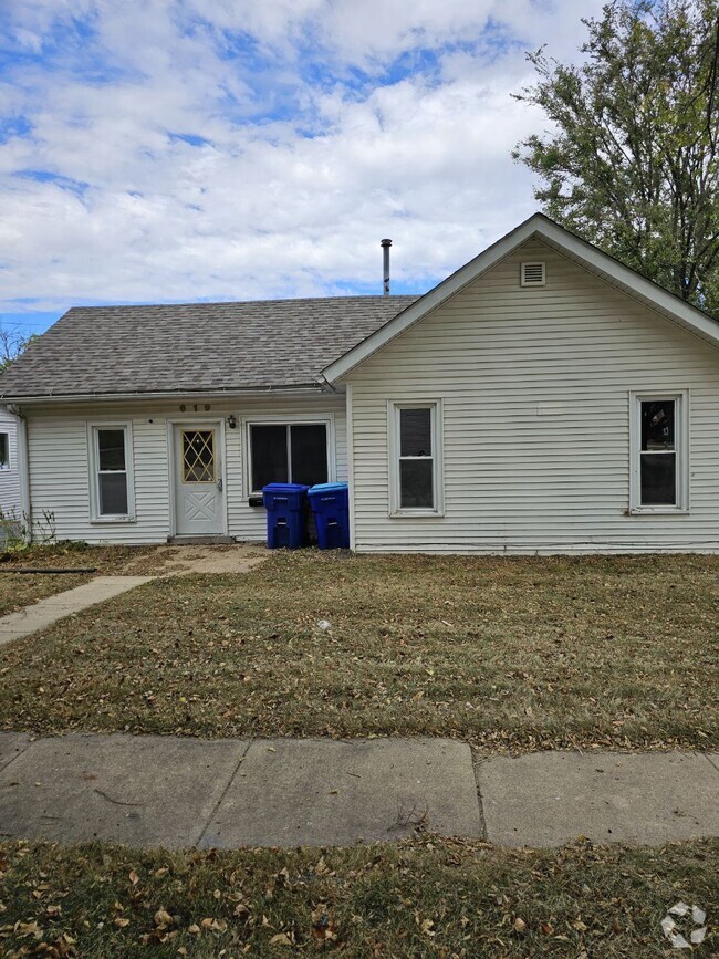 Building Photo - 619 1st St NE