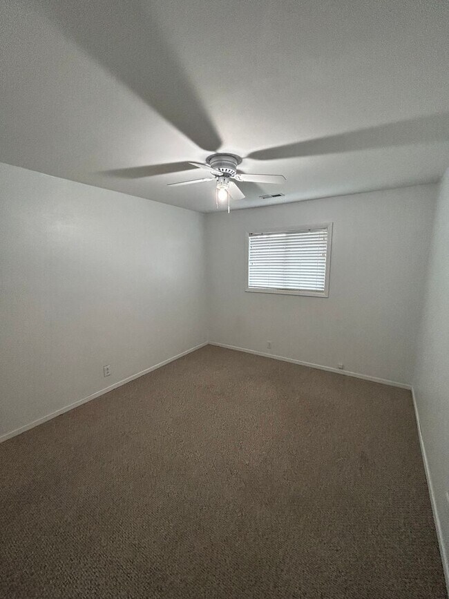Building Photo - Newly Renovated 3 bed, 1.5 bath on Acreage...