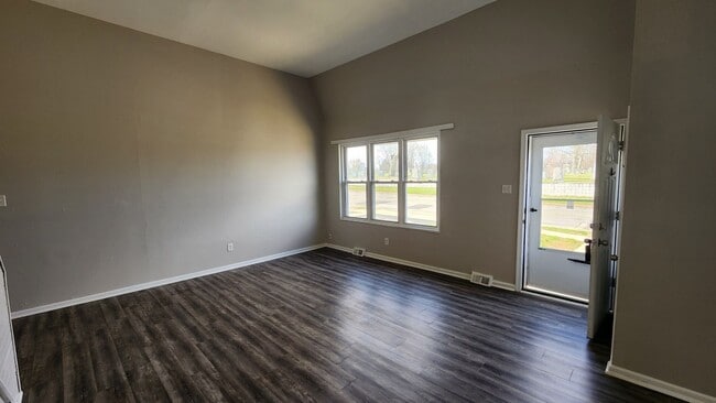 Building Photo - 119 E Laughead Ave