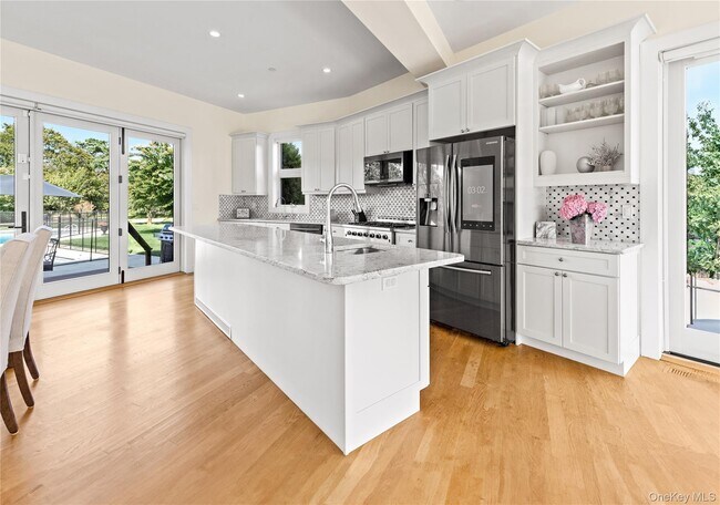 Building Photo - 89 Old Canoe Place Rd