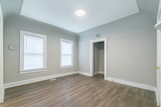 Building Photo - 38 E 16th St