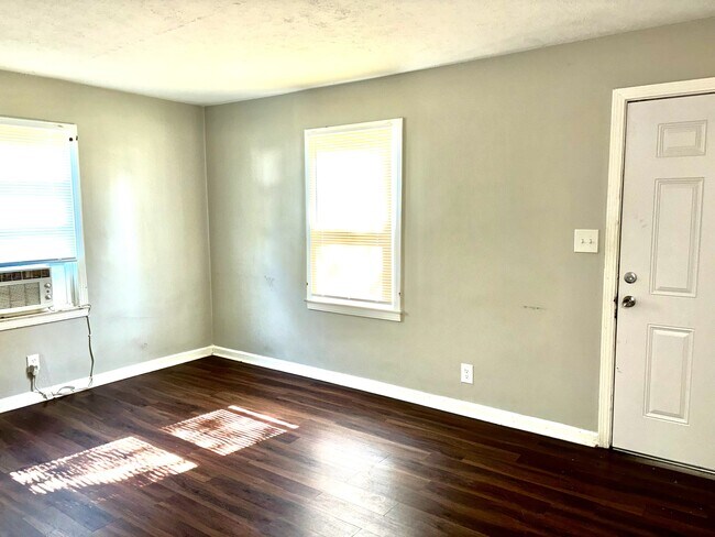 Building Photo - 3802 Parthenia Ave