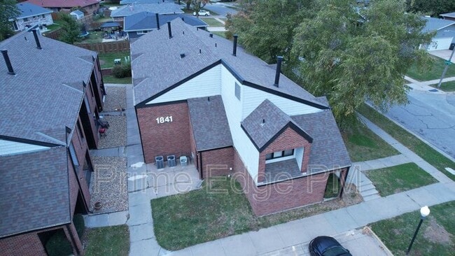 Building Photo - 1841 Ridgehaven Ct