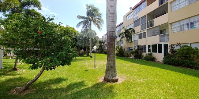 Building Photo - 1333 E Hallandale Beach Blvd