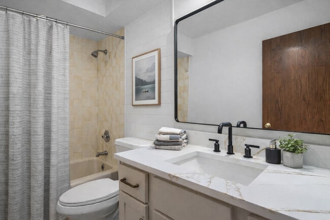 Building Photo - 107 E Winchester Rd