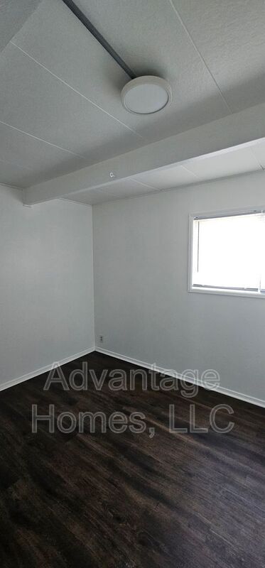 Building Photo - 938 N 71 St